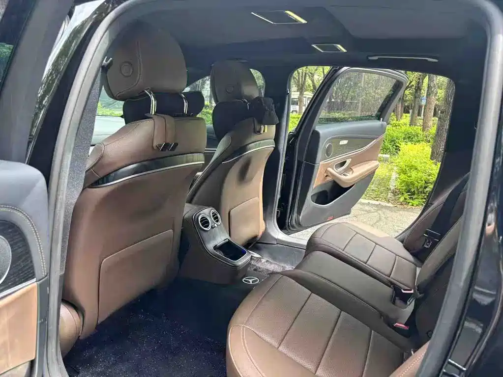 Mercedes-Benz E-Class — миниатюра 10