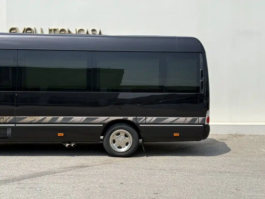 Toyota Coaster — миниатюра 6