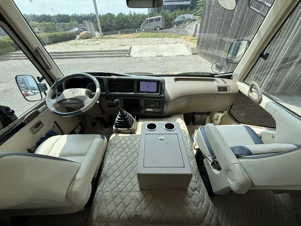 Toyota Coaster — миниатюра 17