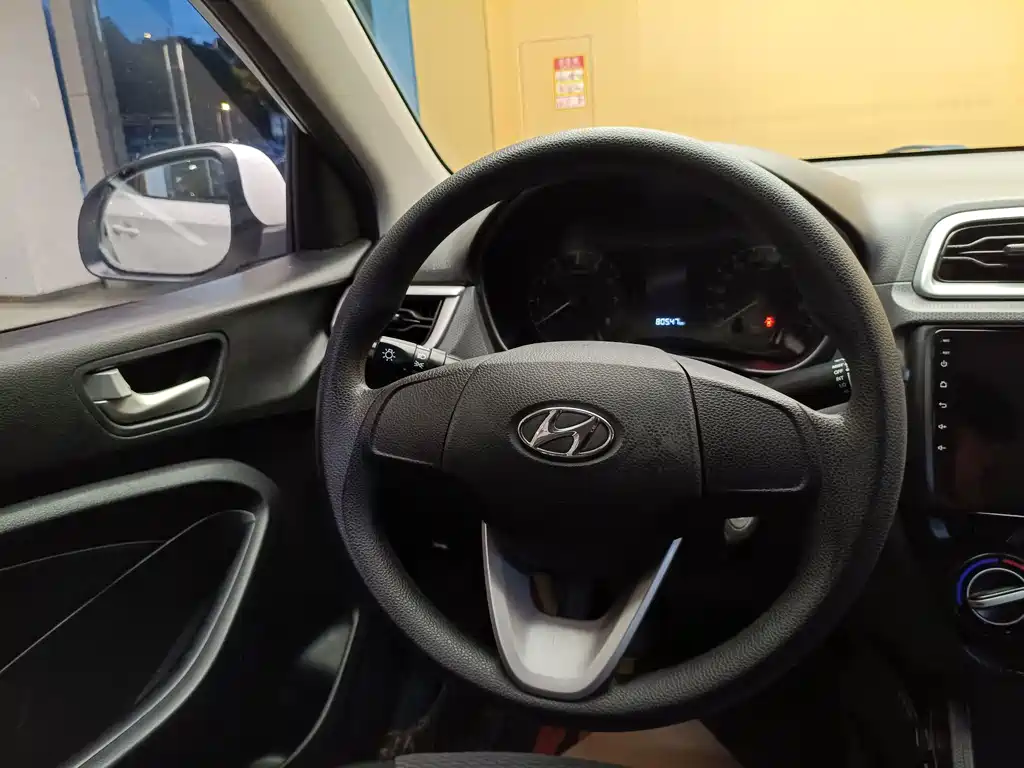 Hyundai Verna - фото 14