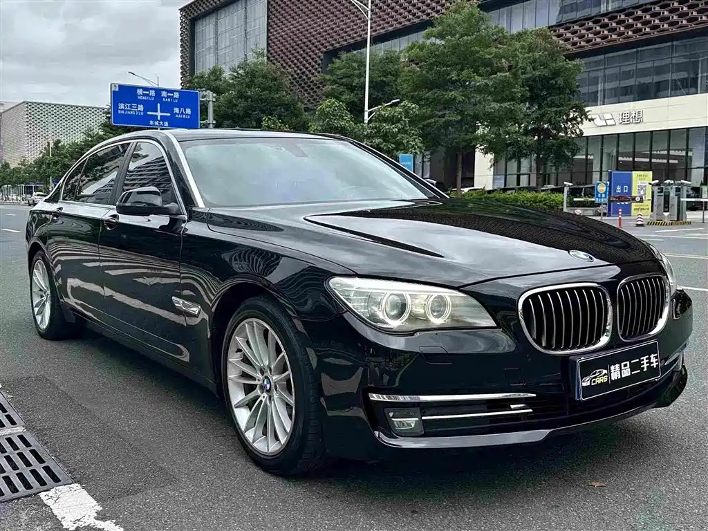 BMW 7 Series — миниатюра 3