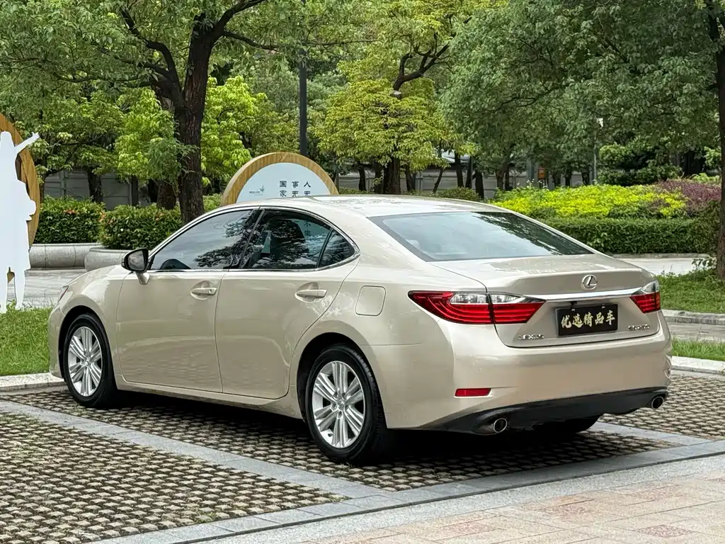 Lexus ES — миниатюра 14