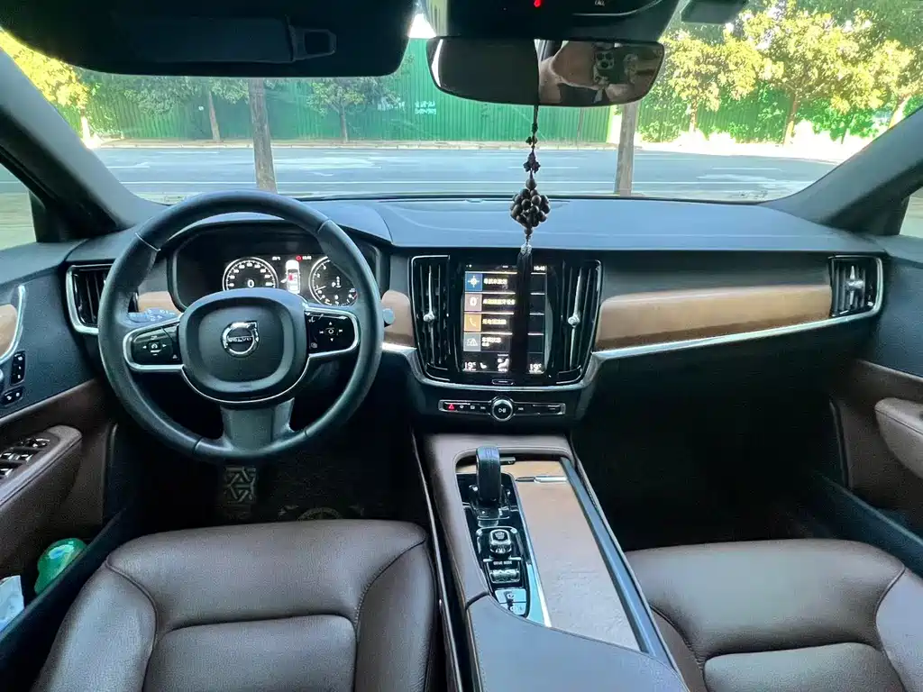 Volvo S90 — миниатюра 6