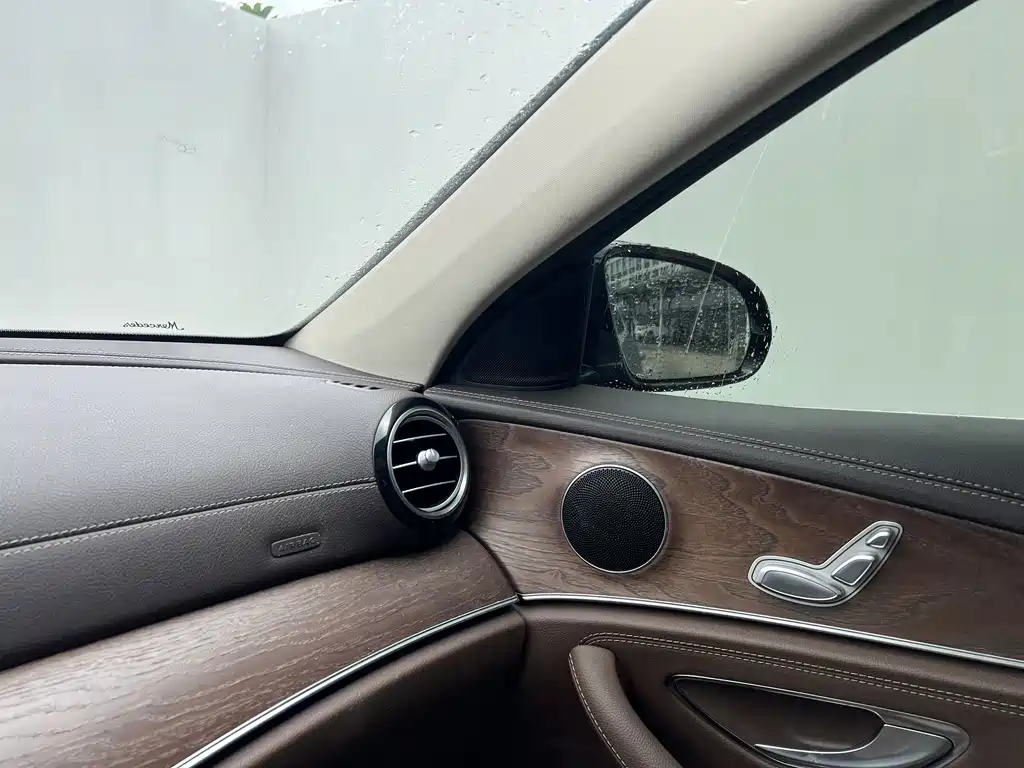 Mercedes-Benz E-Class — миниатюра 12