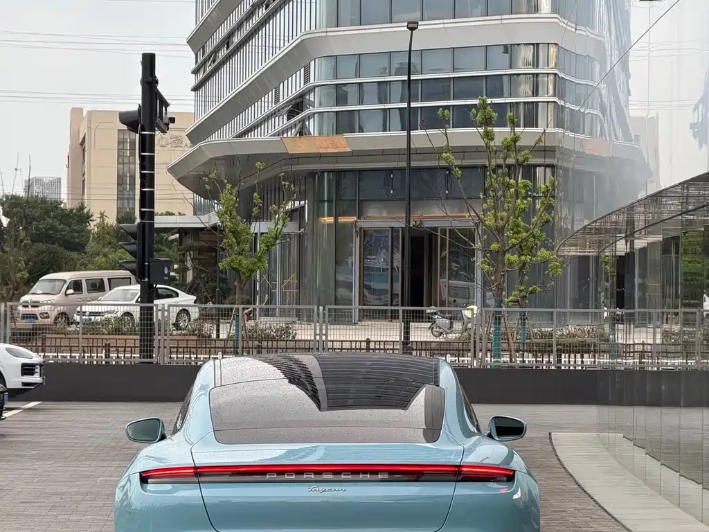 Porsche Taycan — миниатюра 5