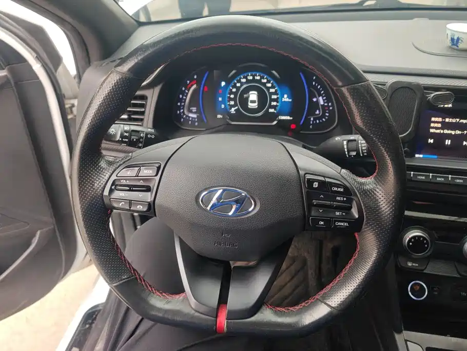 Hyundai Elantra — миниатюра 15