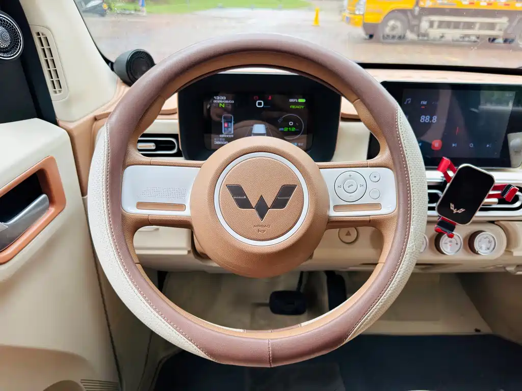Wuling MINIEV — миниатюра 8