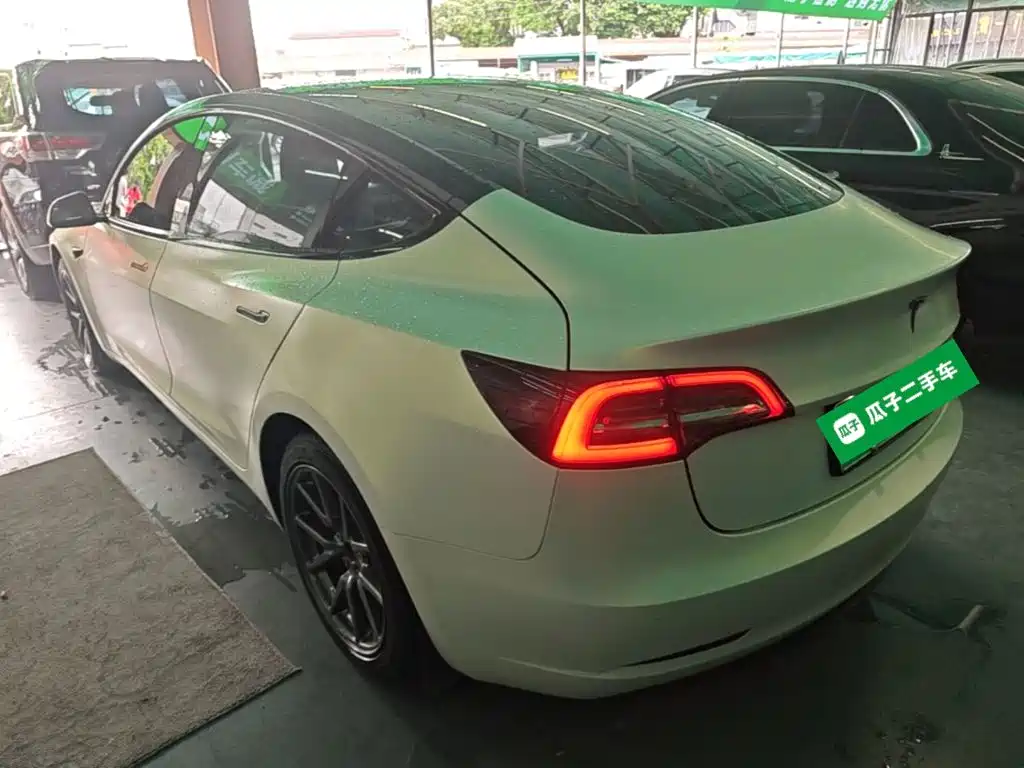 Tesla Model 3 — миниатюра 5