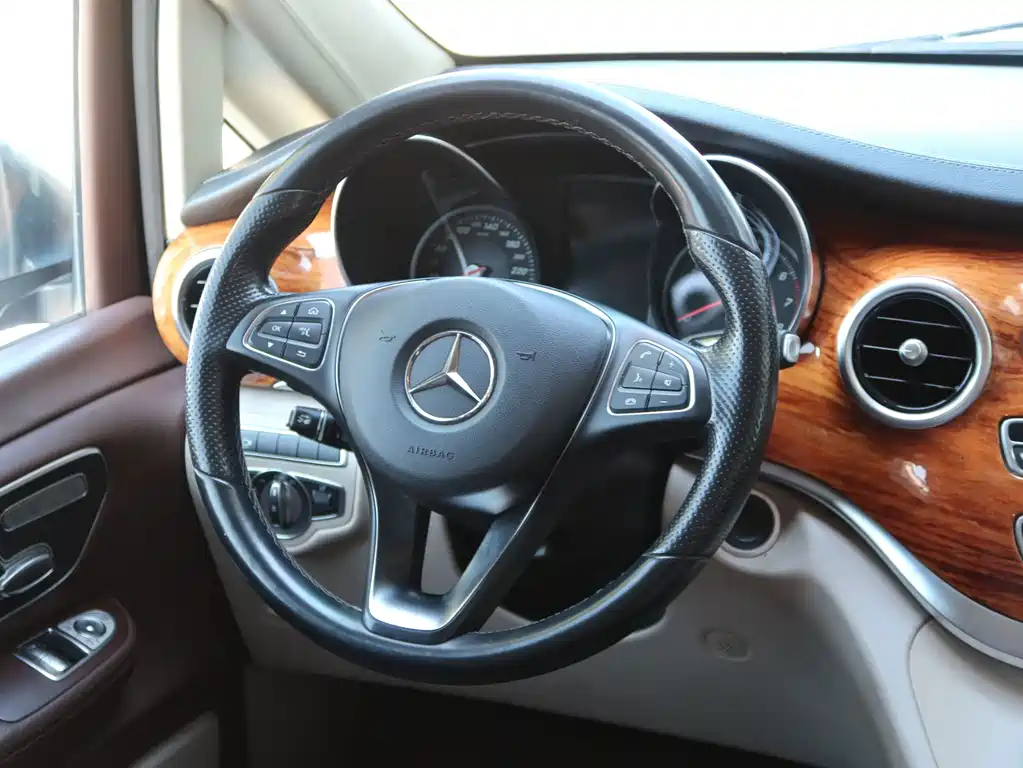 Mercedes-Benz V-Class — миниатюра 10