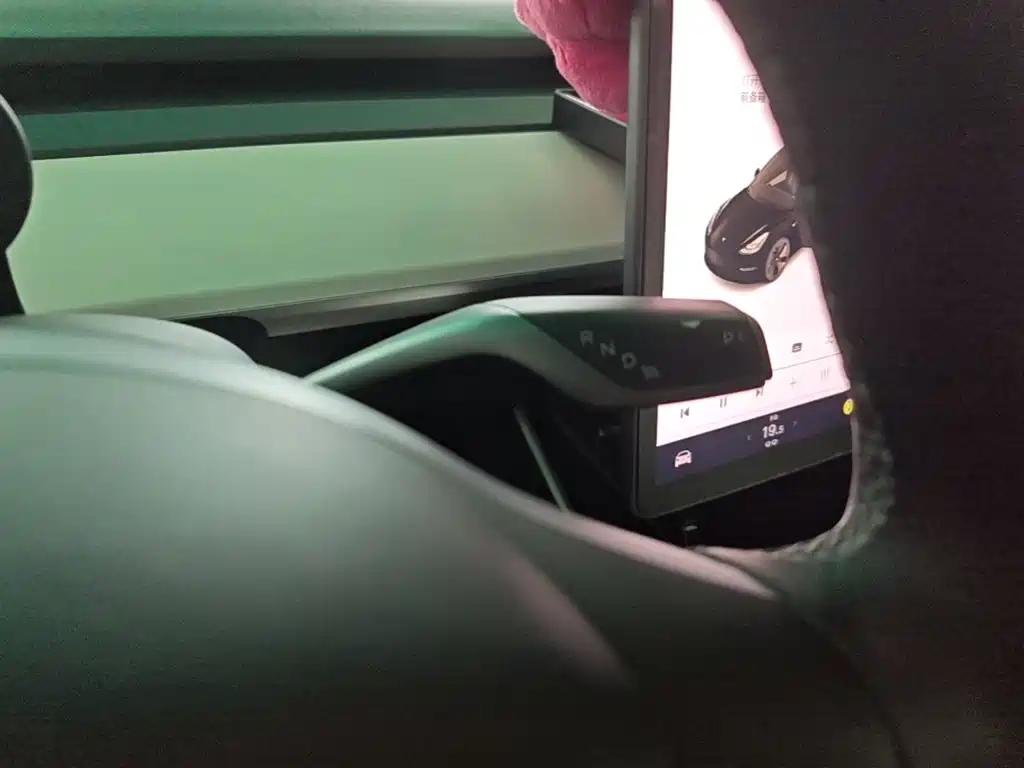Tesla Model 3 — миниатюра 14