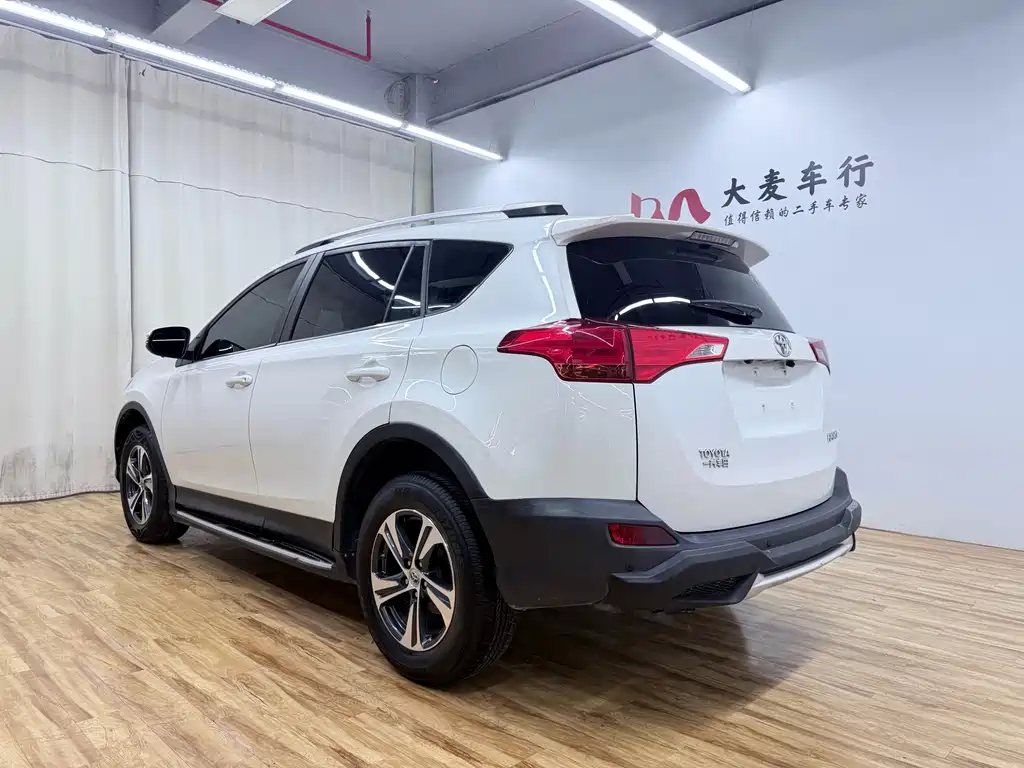 Toyota RAV4 — миниатюра 5