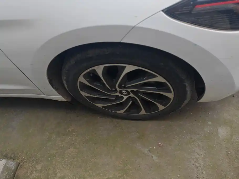 Hyundai Elantra — миниатюра 6