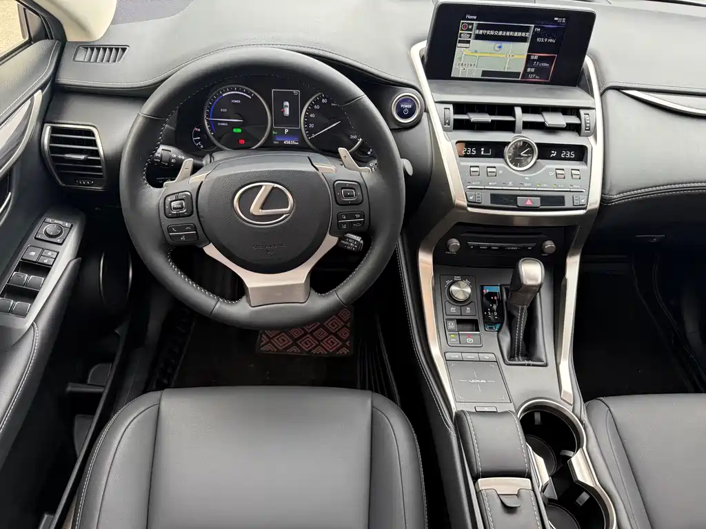 Lexus NX 2018 300h V