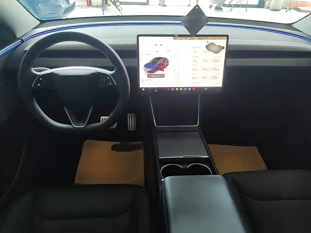Tesla Model Y — миниатюра 10