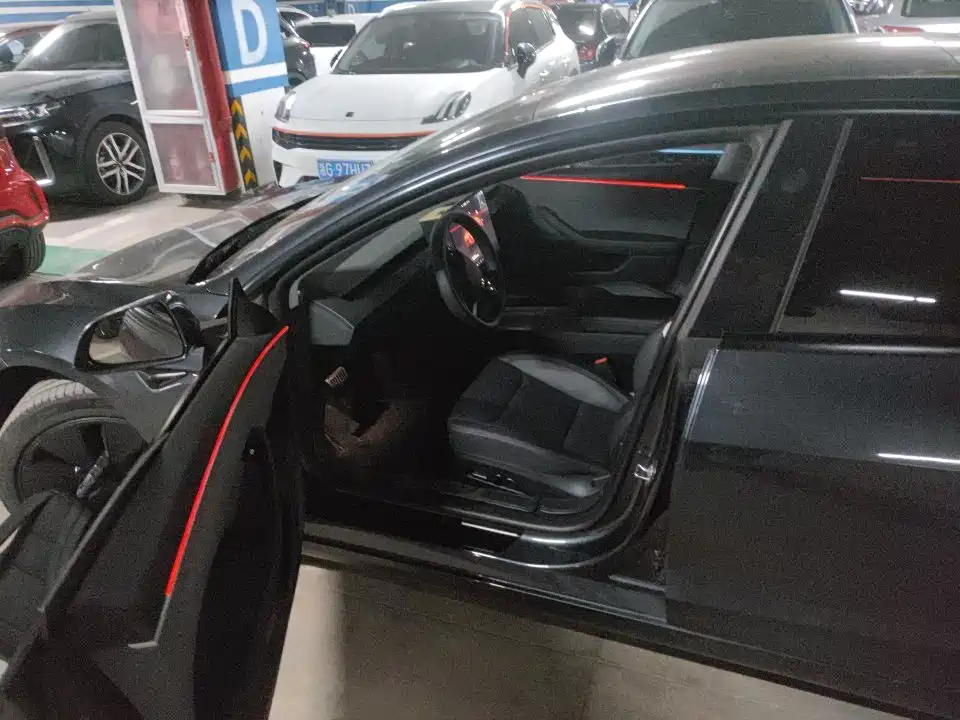Tesla Model 3 — миниатюра 4
