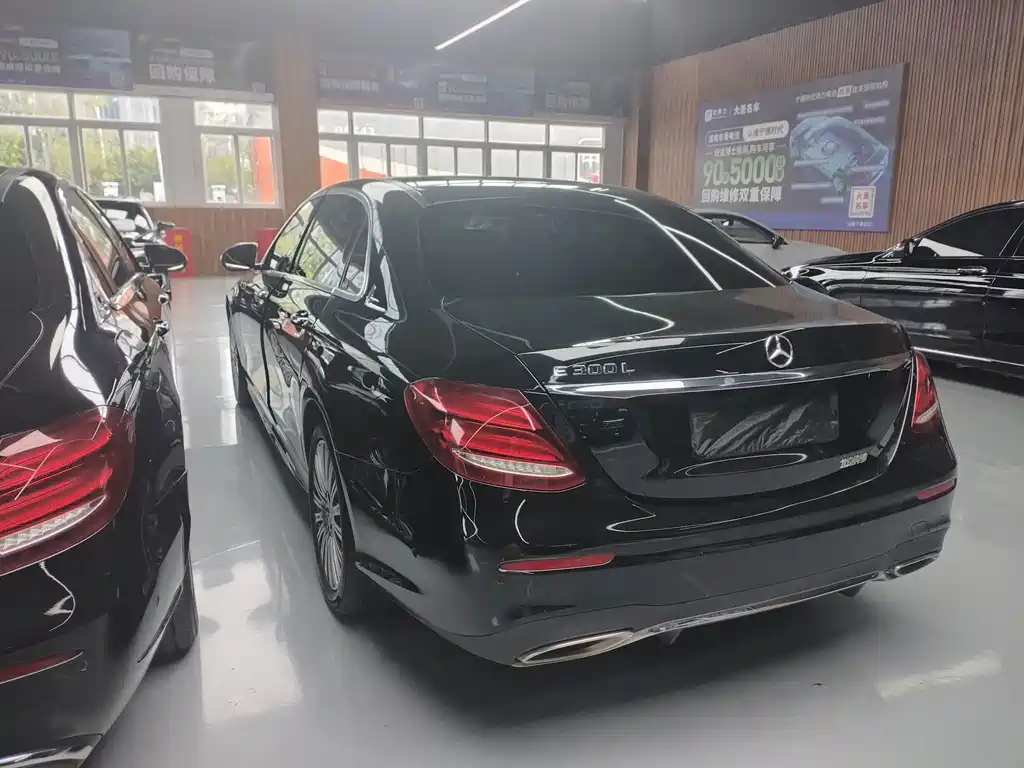 Mercedes-Benz E-Class — миниатюра 3