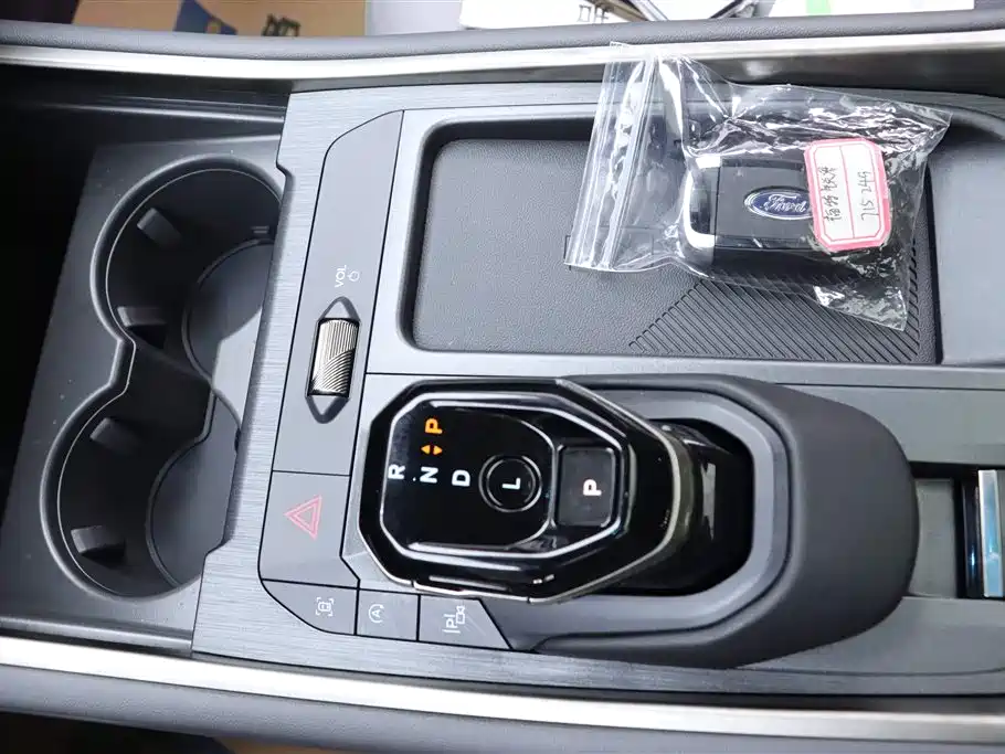 Ford Edge 2023 L 2.0T EcoBoost мест
