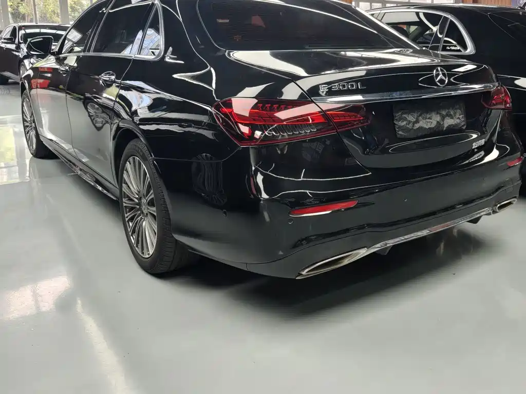 Mercedes-Benz E-Class — миниатюра 5