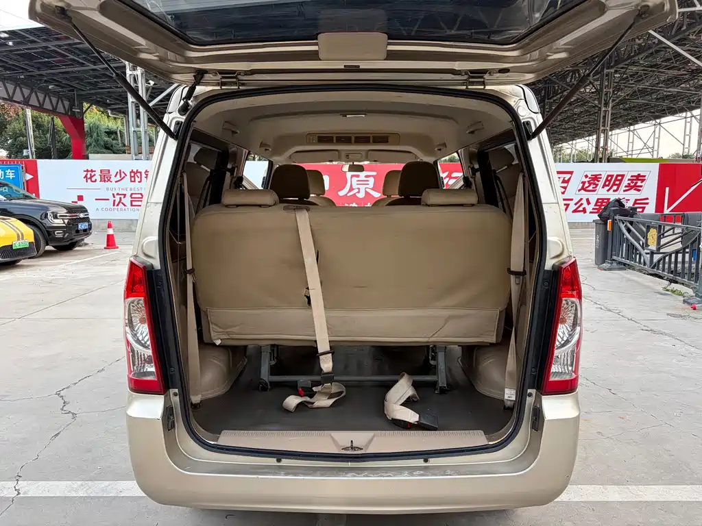Wuling Rongguang — миниатюра 17