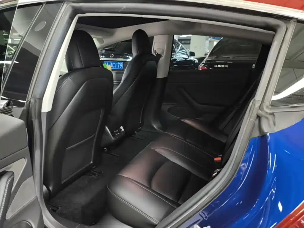 Tesla Model 3 — миниатюра 17