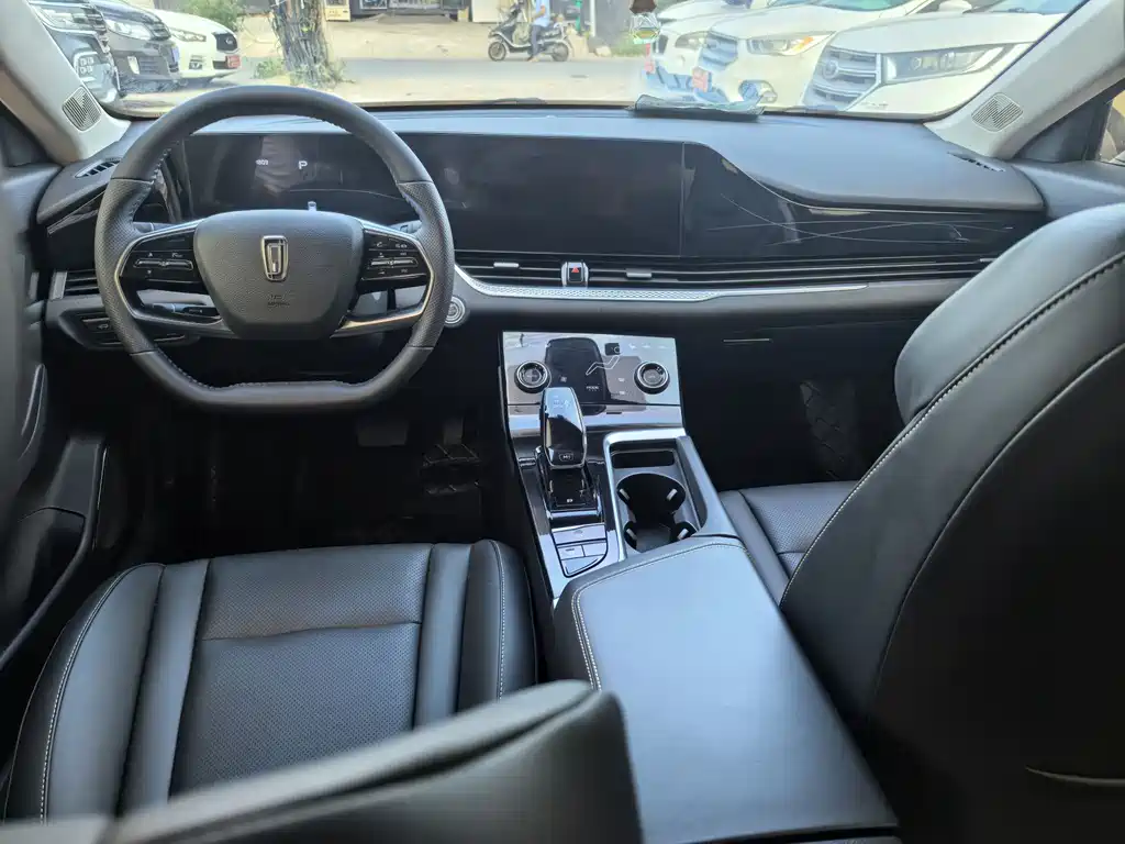 Bestune B70 2023 1.5T AT 70