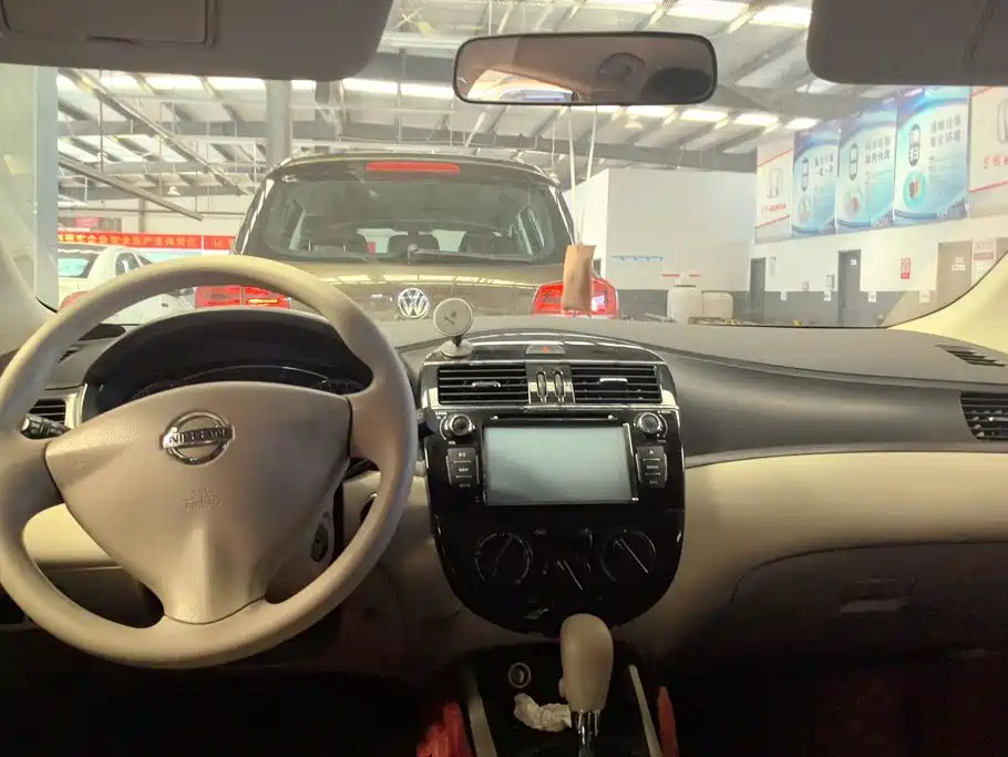 Nissan Tiida — миниатюра 12