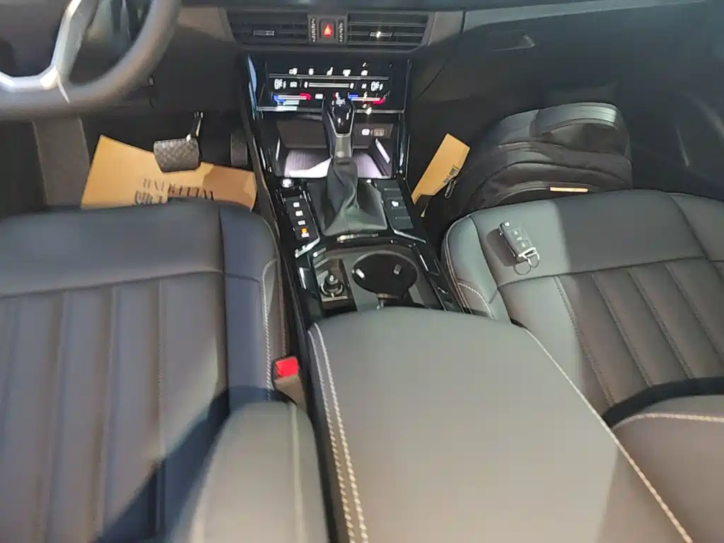 Volkswagen Passat PHEV — миниатюра 14