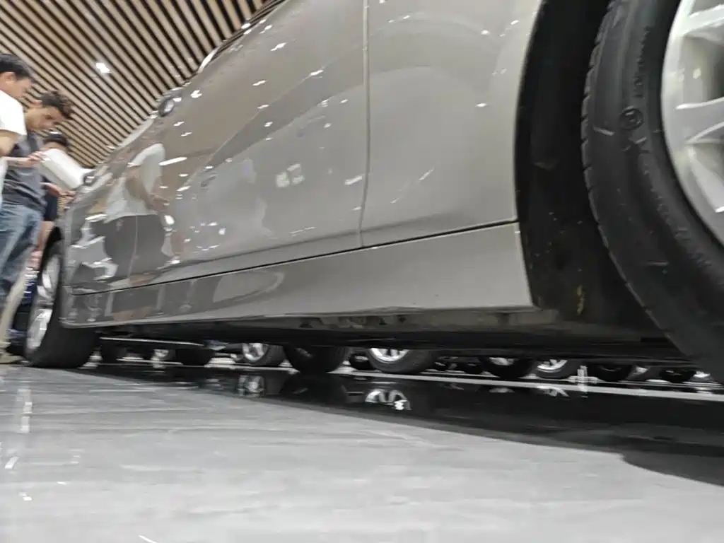 BMW 5 Series — миниатюра 21