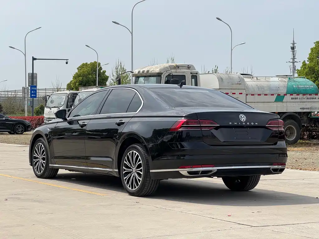 Volkswagen Phideon Facelift 380TSI 2WD Business Edition, фото 5