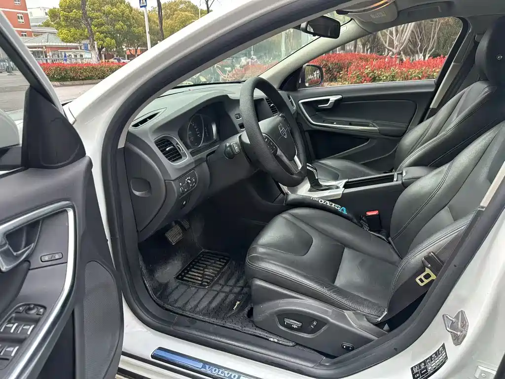 Volvo S60 — миниатюра 4