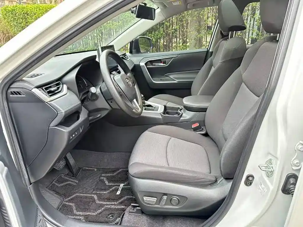 Toyota RAV4 — миниатюра 7