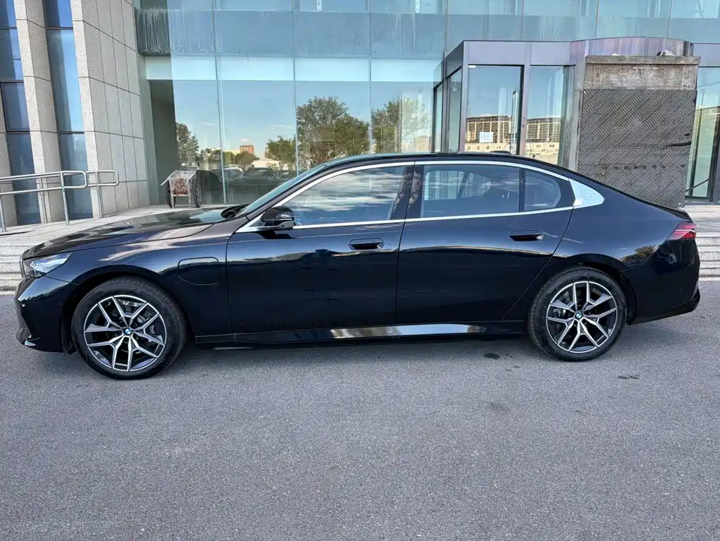 BMW i5 — миниатюра 5