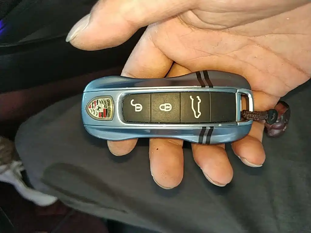 Porsche Cayenne — миниатюра 9