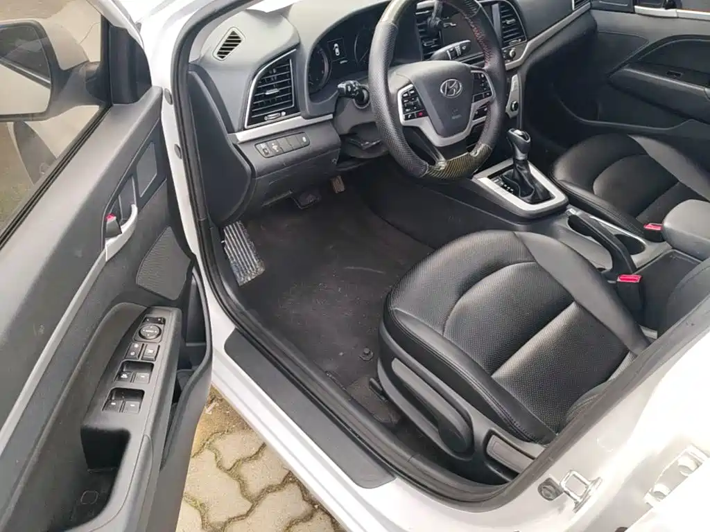 Hyundai Elantra — миниатюра 16