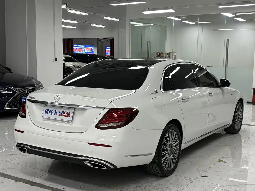 Mercedes-Benz E-Class — миниатюра 6