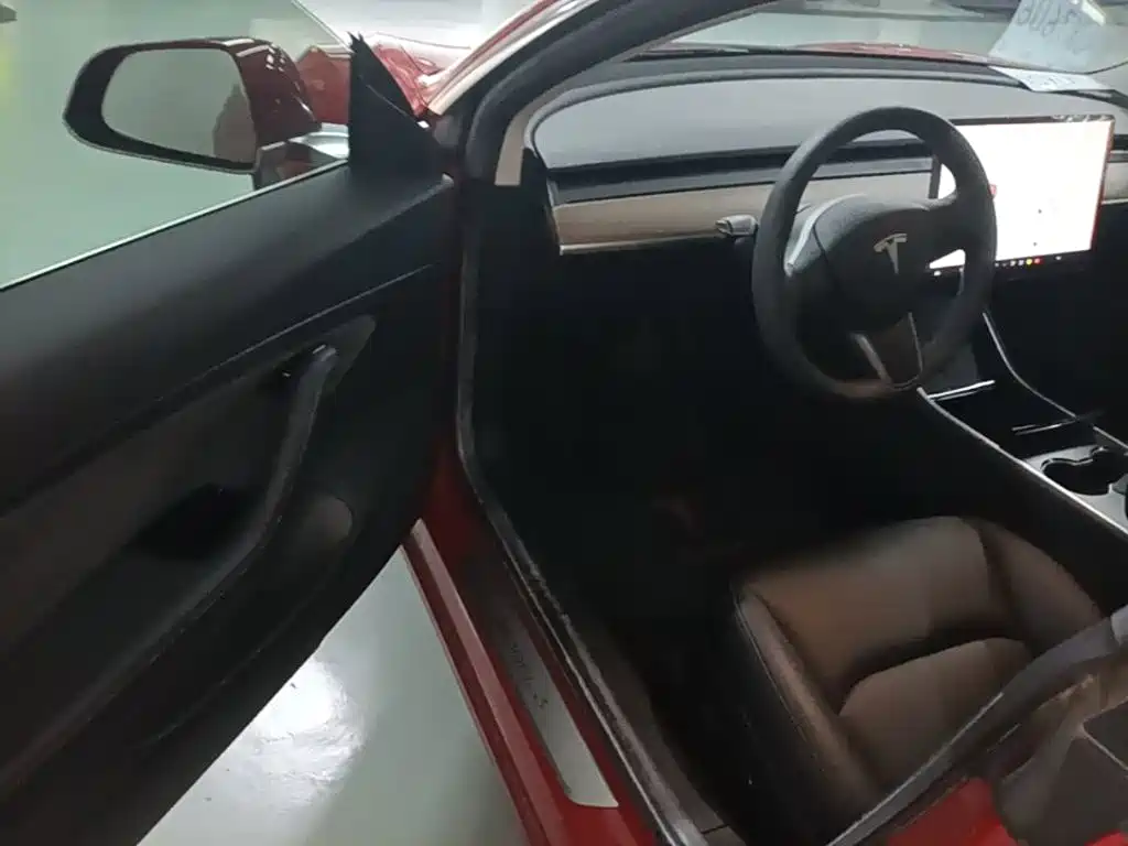 Tesla Model 3 — миниатюра 16
