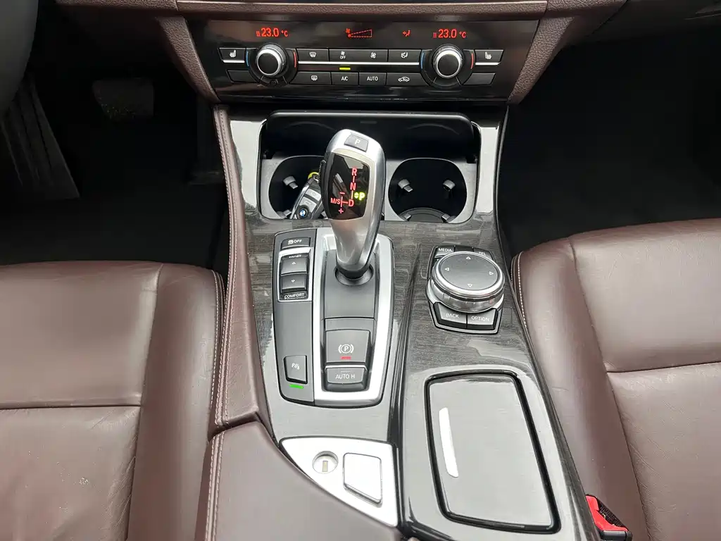 BMW 5 Series — миниатюра 19