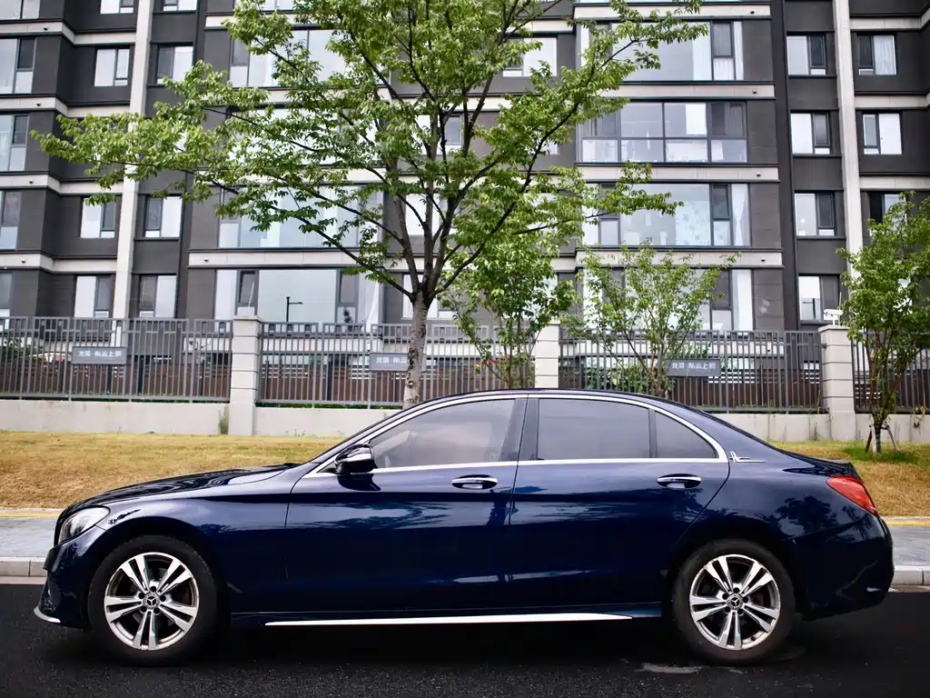 Mercedes-Benz C-Class — миниатюра 4