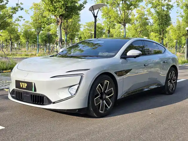 2024 Avatr 12