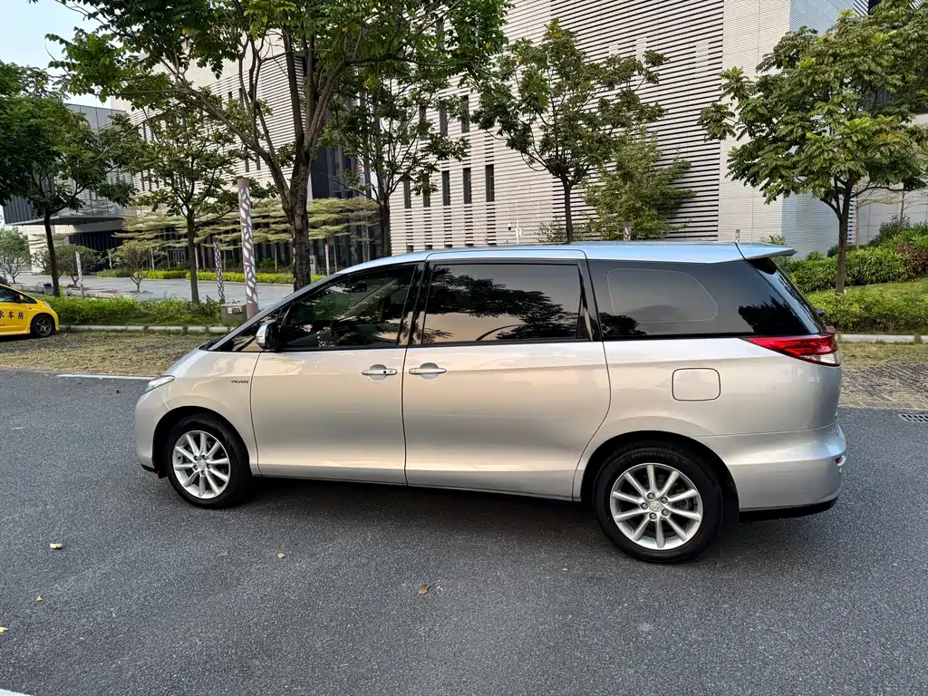 Toyota Previa — миниатюра 11