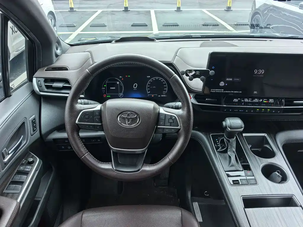 Toyota Sienna — миниатюра 9