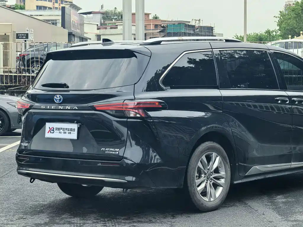 Toyota Sienna — миниатюра 4