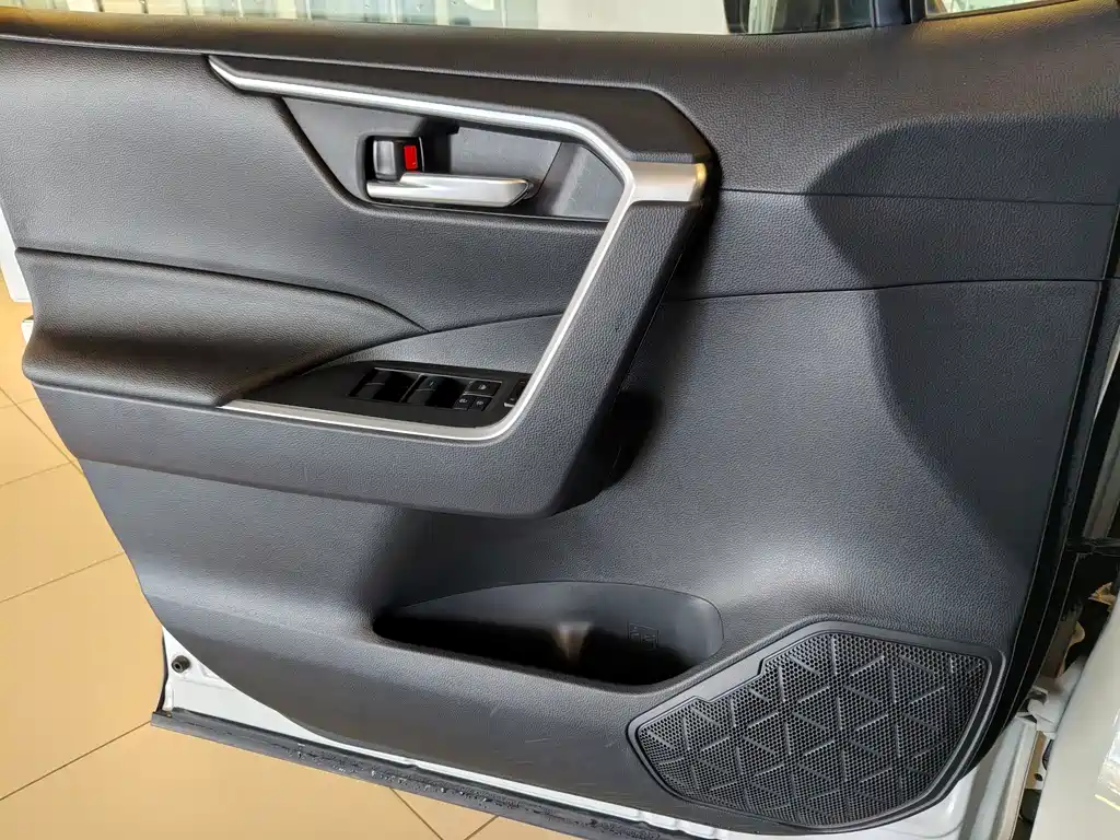 Toyota Wildlander New Energy — миниатюра 20