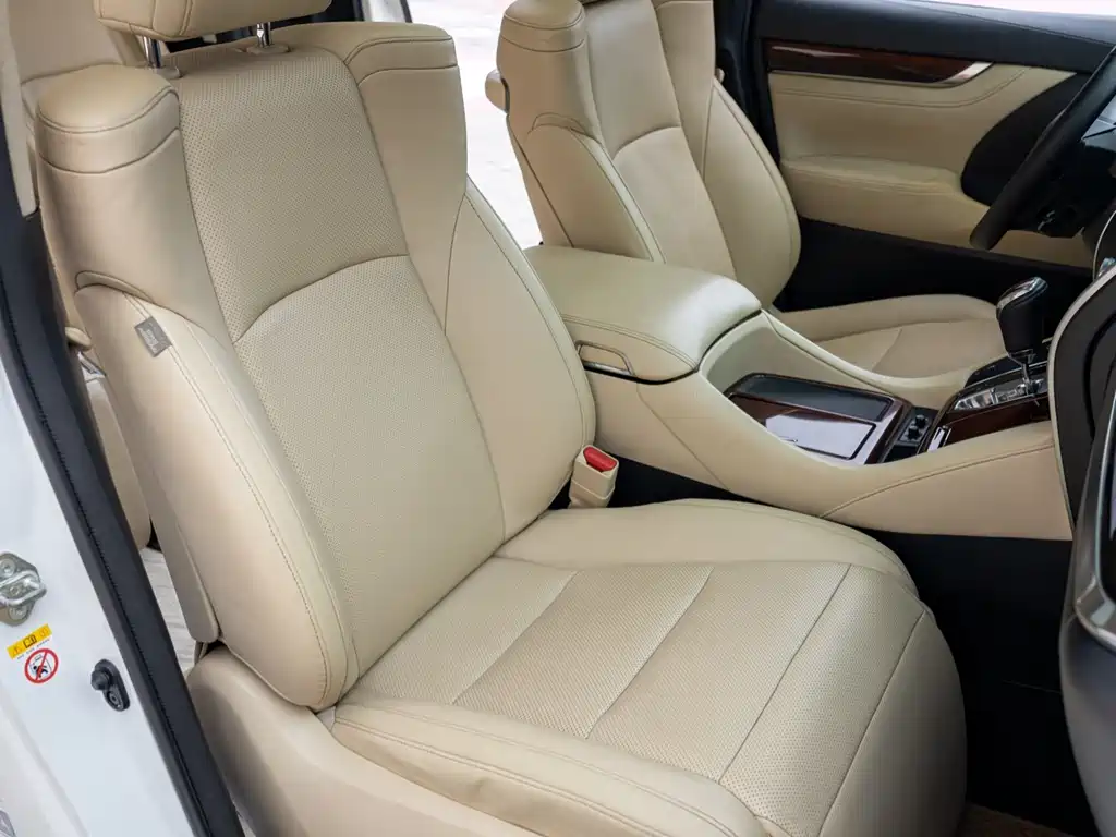 Toyota Alphard — миниатюра 22