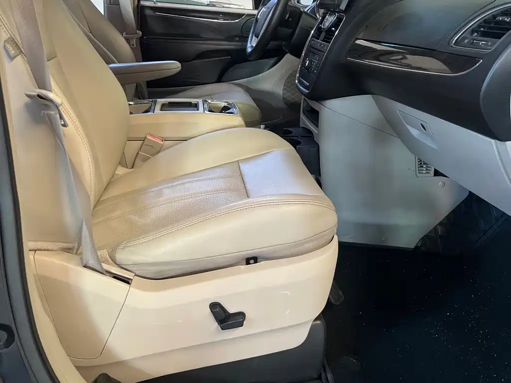 Chrysler Grand Voyager (Import) — миниатюра 17