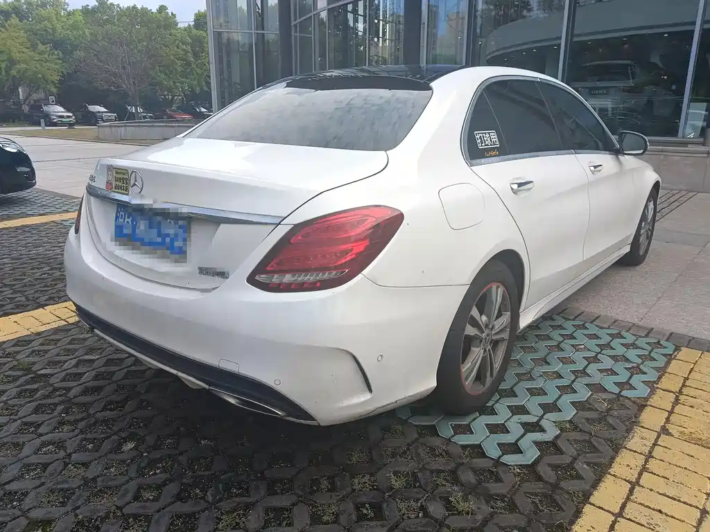 Mercedes-Benz C-Class — миниатюра 4