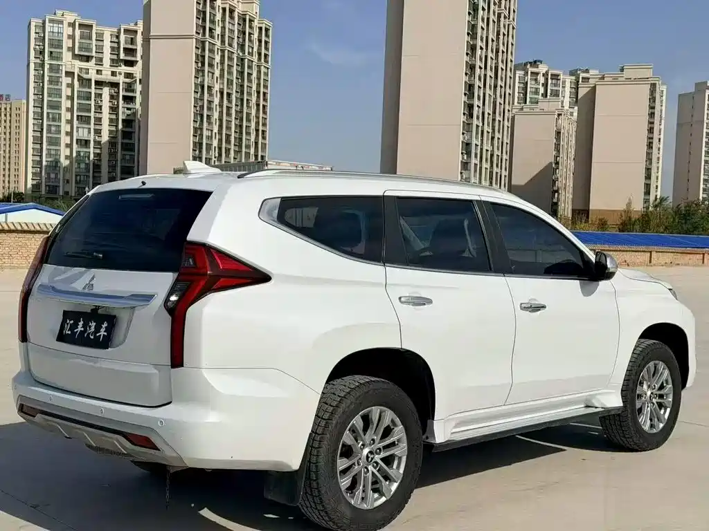 Mitsubishi Pajero Sport (Import) — миниатюра 9