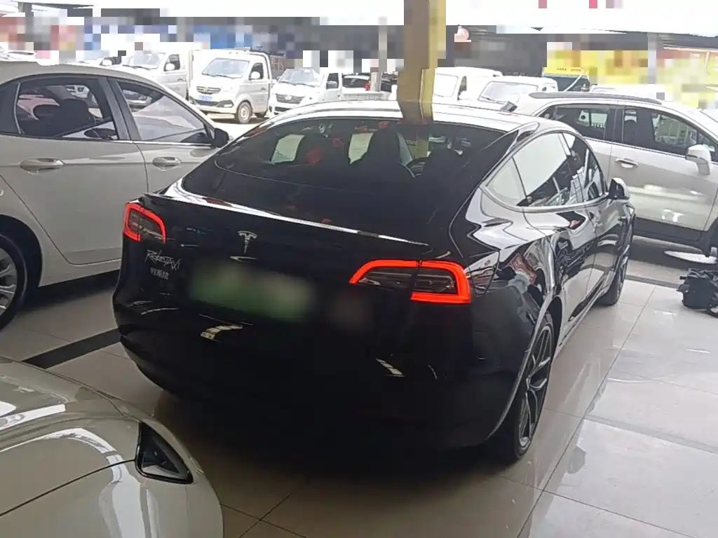 Tesla Model 3 — миниатюра 7