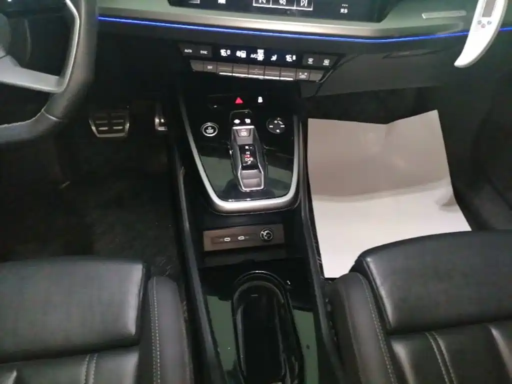 Audi Q4 e-tron — миниатюра 14