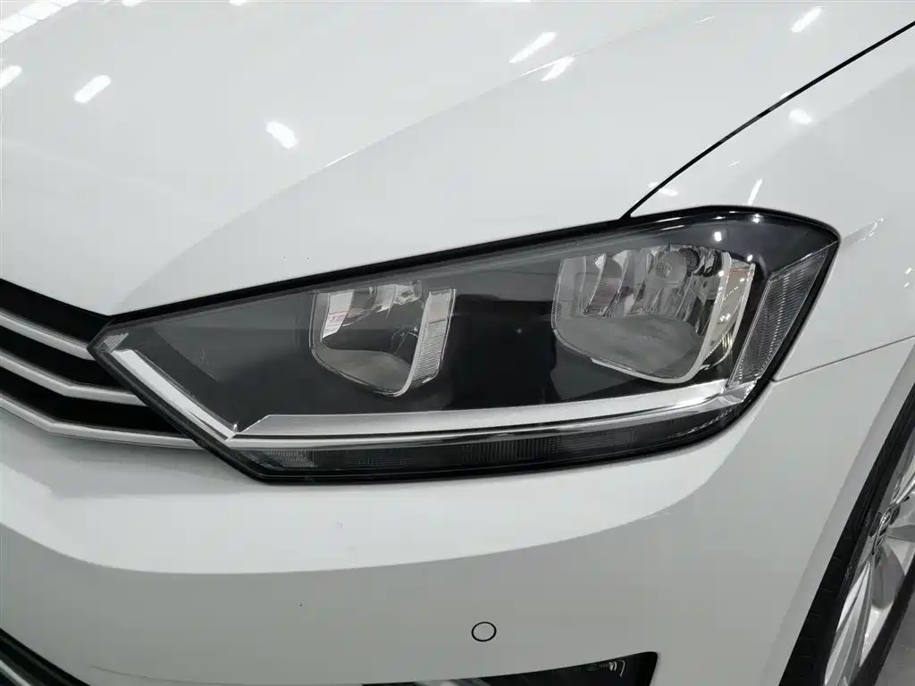 Volkswagen Golf · 2016 230TSI AT